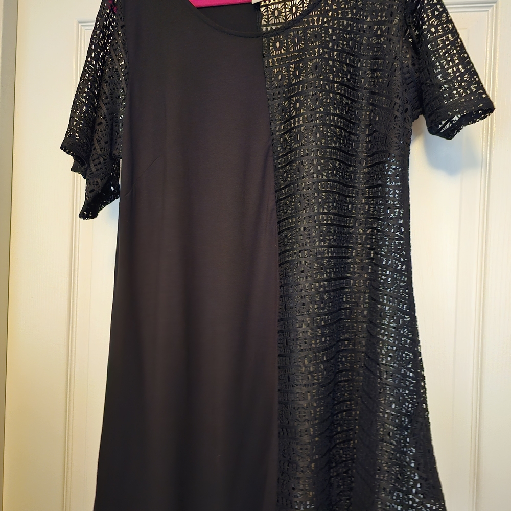 Chic Black Lace Tunic Top